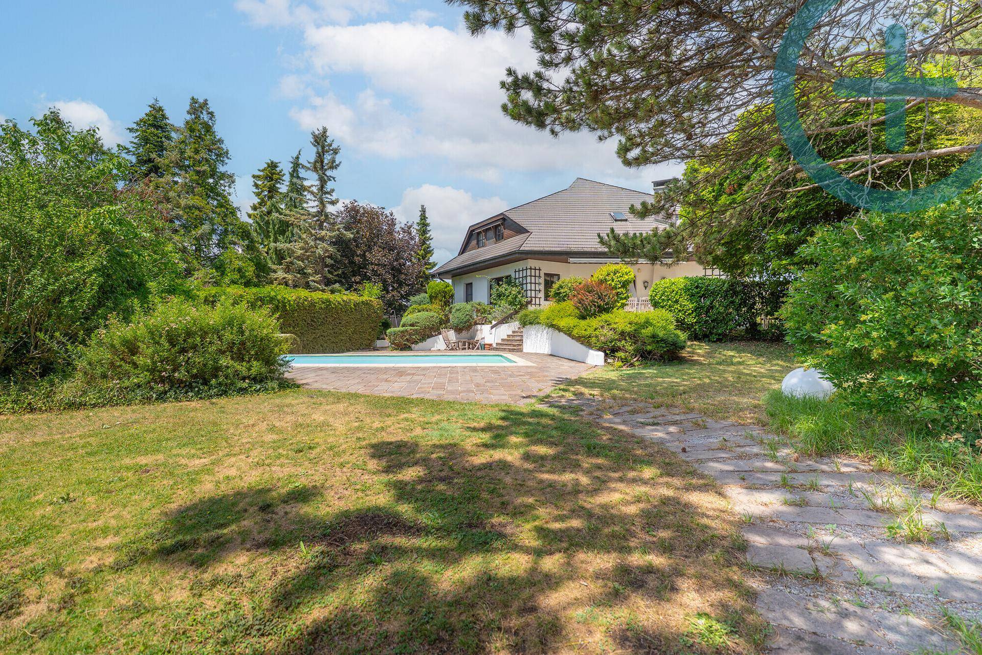 Charmante Landhausvilla mit Pool &amp; Privatsteg - Ansicht 2