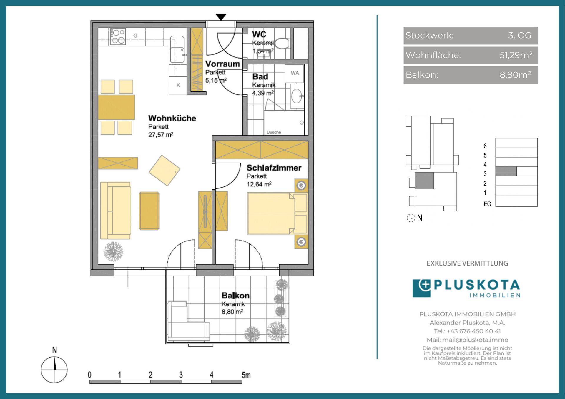 Grundriss einer modernen Wohnung mit offener Wohnküche, Schlafzimmer, Bad und separatem WC, ergänzt durch einen Balkon.