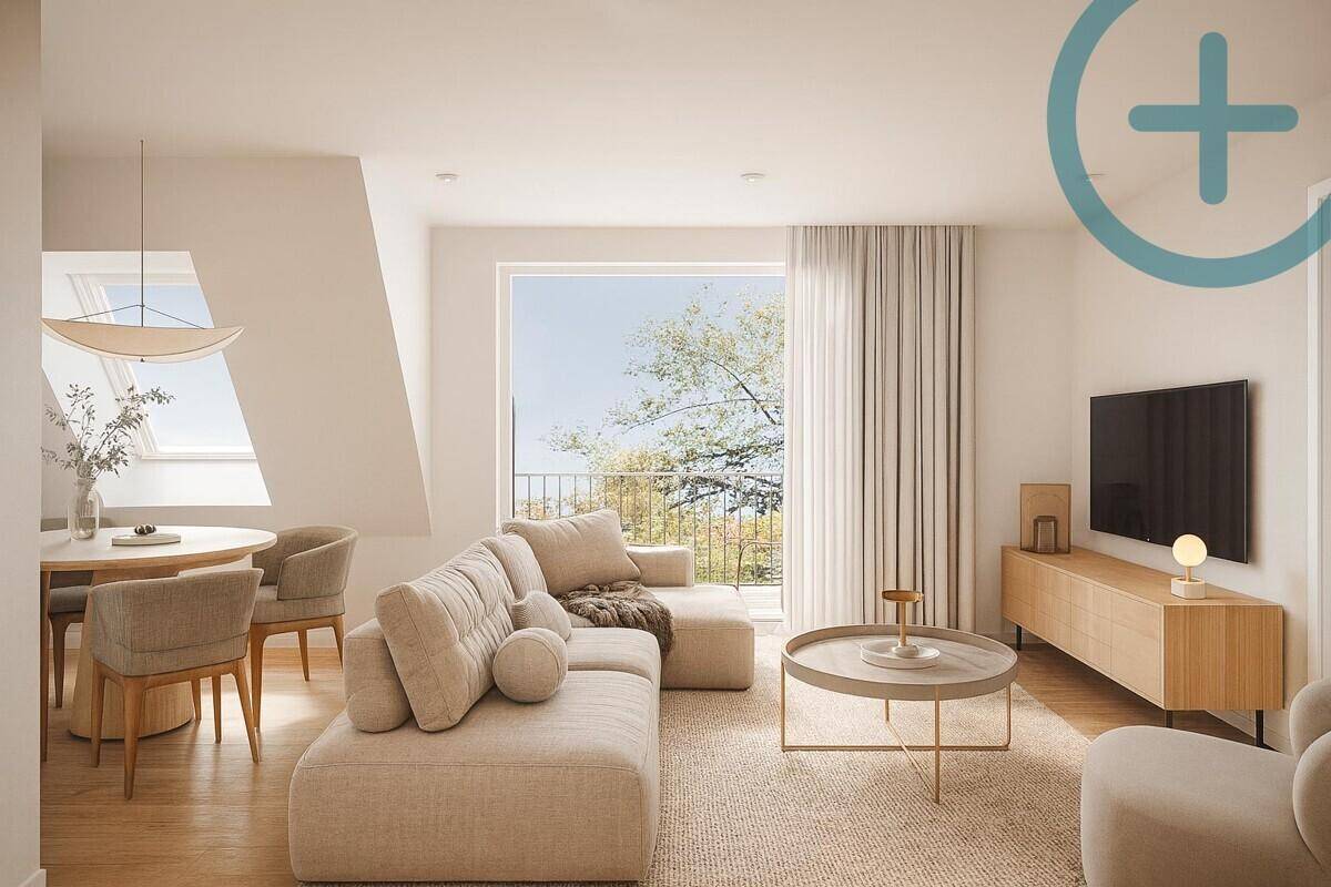 Heller, offener Wohn- und Essbereich mit moderner Einrichtung und Zugang zum Balkon.