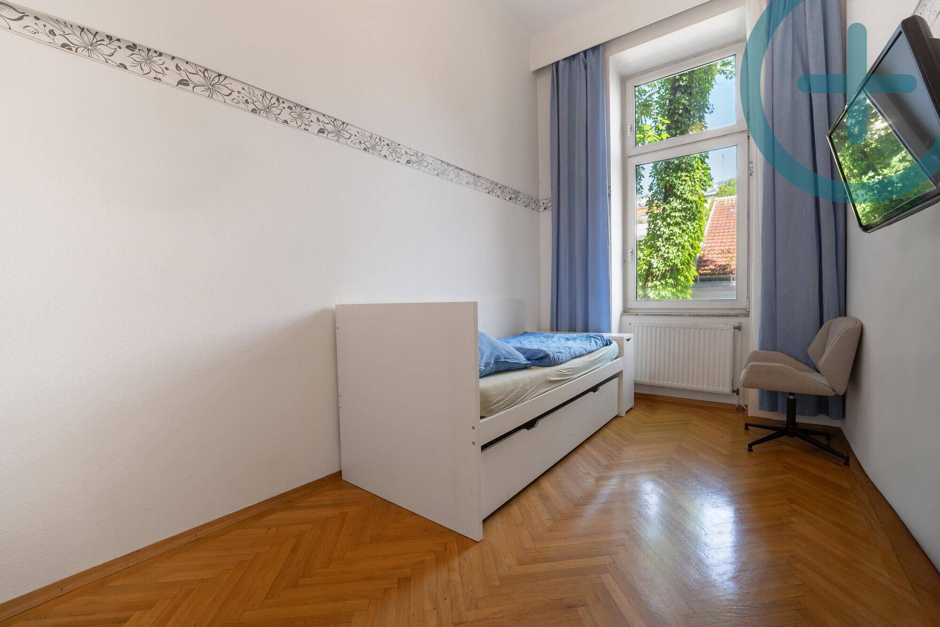XXL Altbau: drei Eingänge - unzählige Möglichkeiten - Mehr