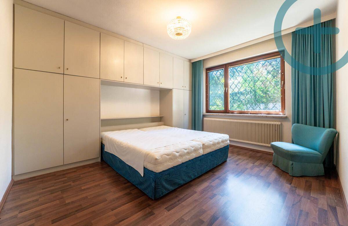 Schlafzimmer 1
