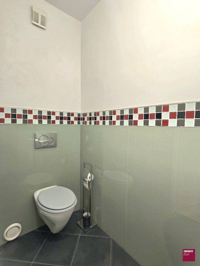WC mit Handwaschbecken