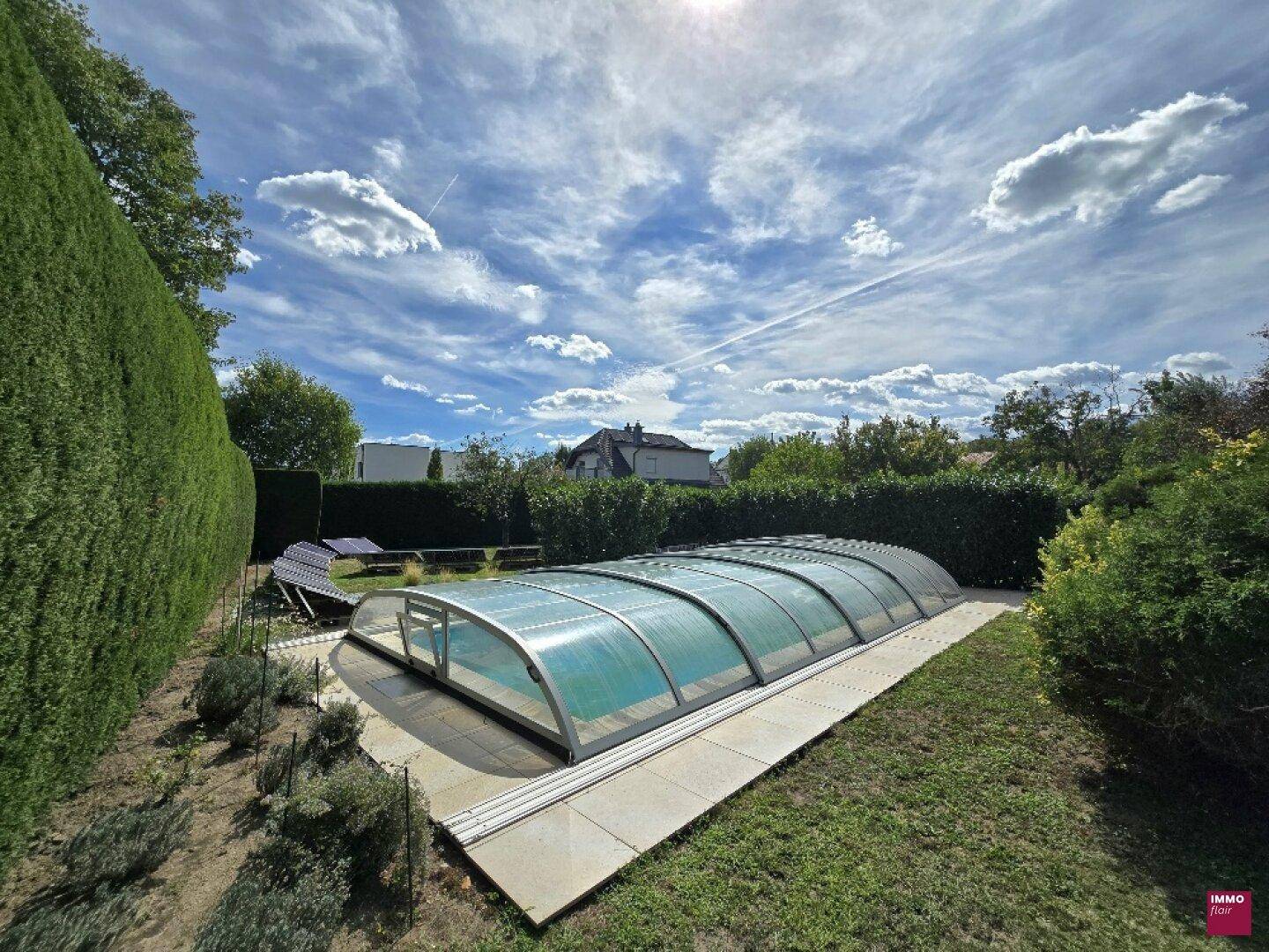 Pool, ca. 8x4m, frei oder überdacht
