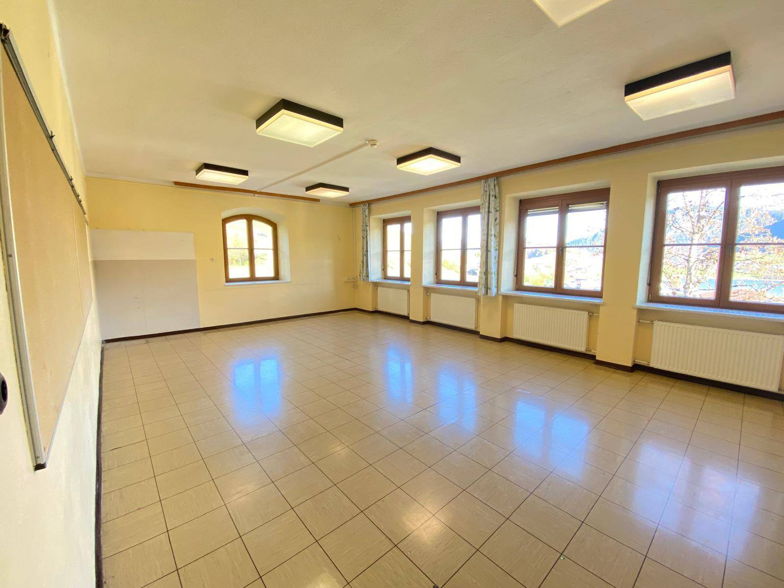 Büro 2 € 450.- Warm inkl. Mwst.
