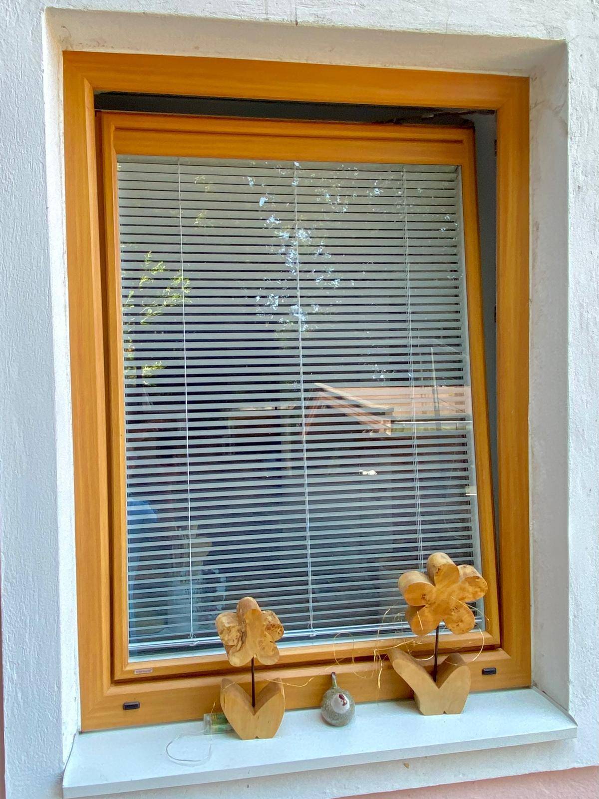 Internorm Fenster 3 fach verglast mit Innenjalousien