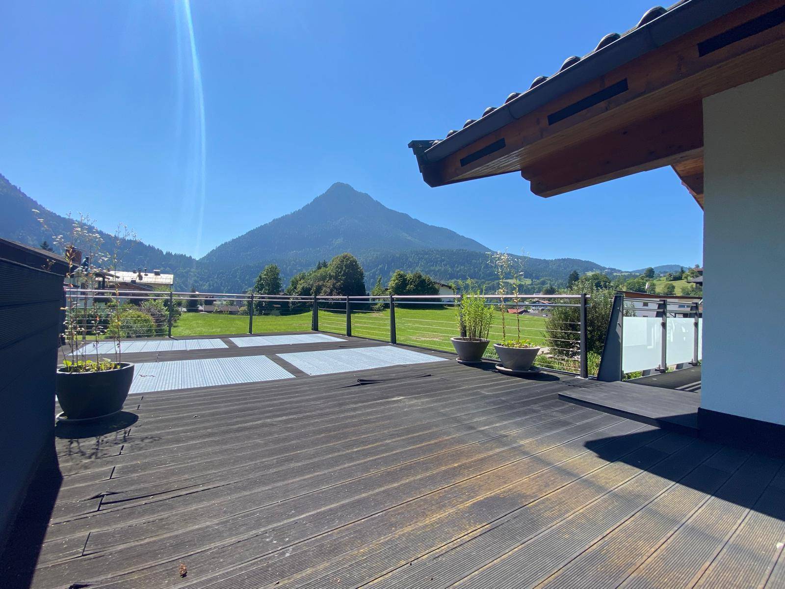Große Terrasse mit Ausblick