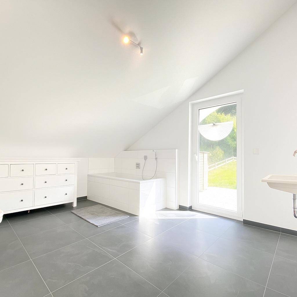 Bad im Obergeschoß mit Badewanne