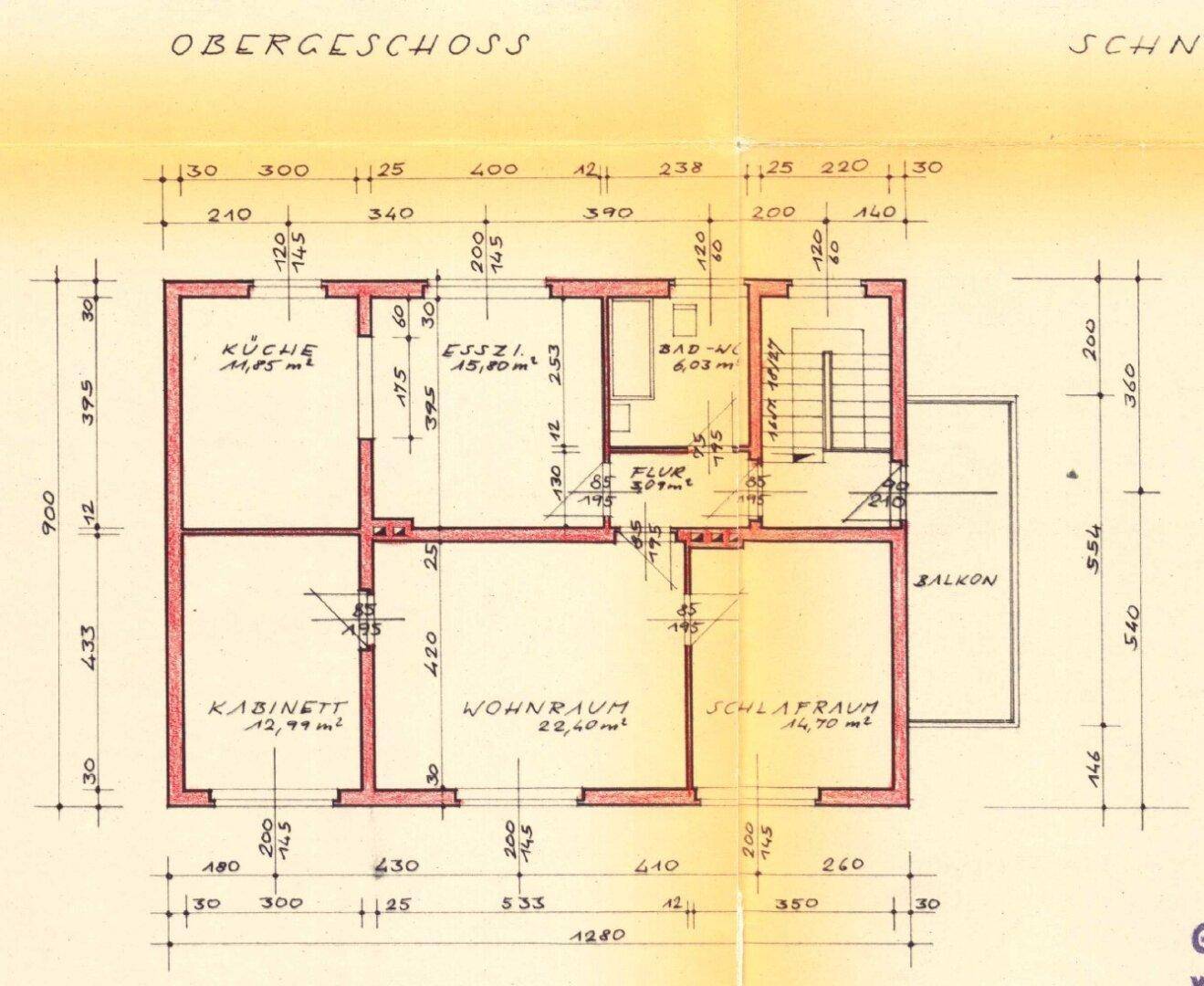Grundriss des Obergeschosses mit Küche, Wohnraum, Schlafzimmer, Kabinett und Balkon.