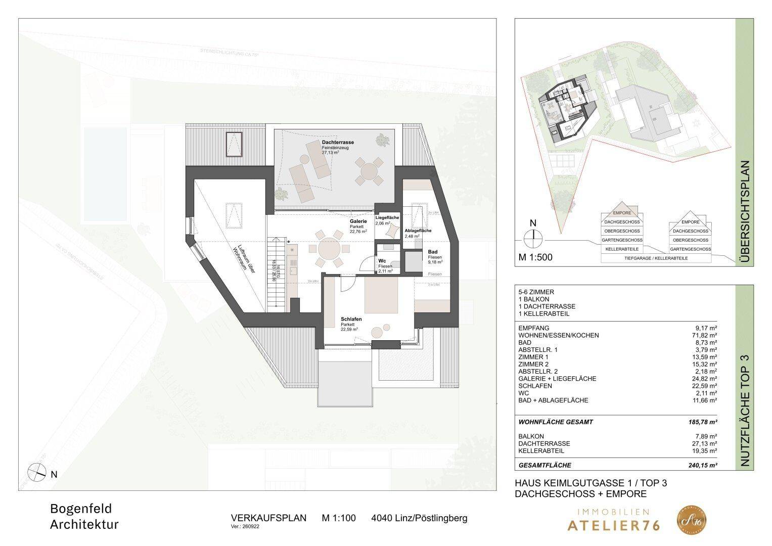 Grundriss des Dachgeschosses mit großzügiger Dachterrasse, Schlafzimmer und offenem Wohnbereich.