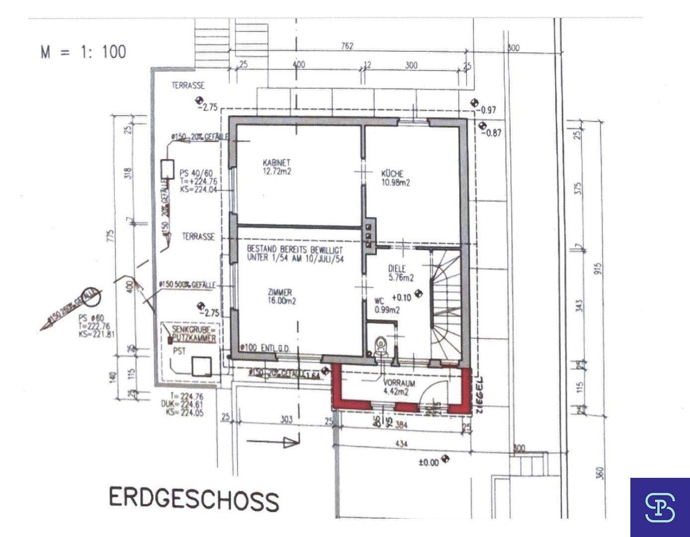 Grundriss des Erdgeschosses mit Küche, Zimmer, WC und Zugang zur Terrasse.