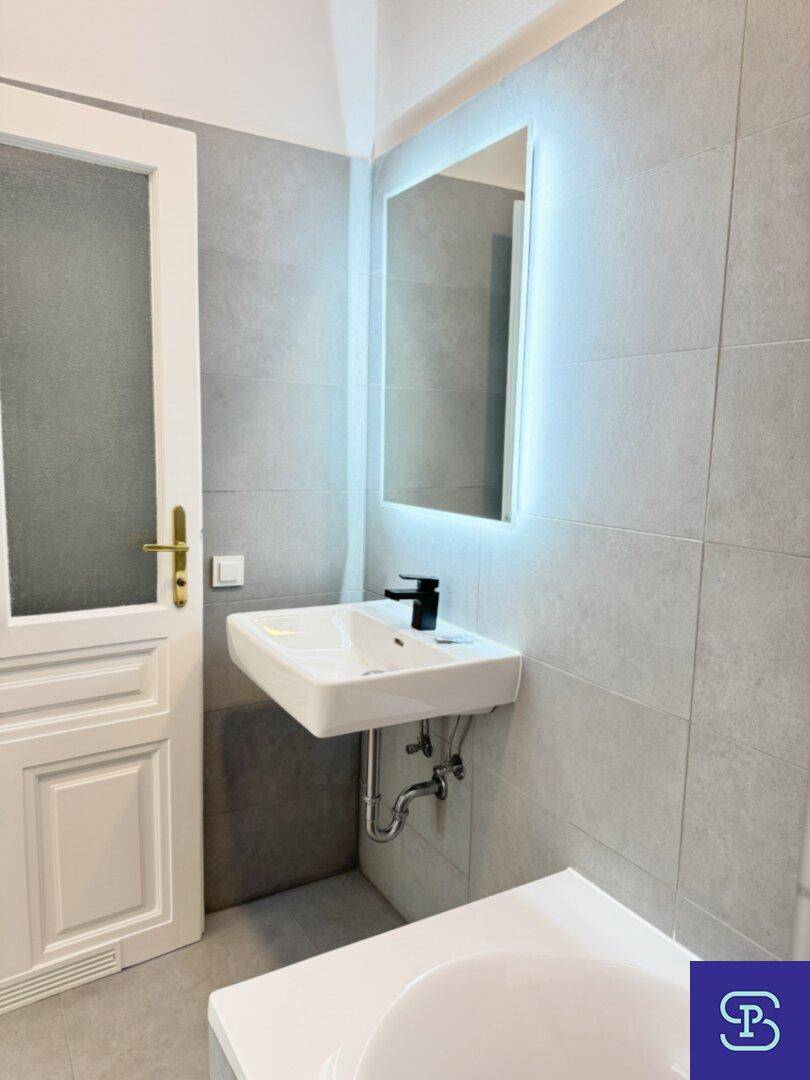Bad mit Wanne