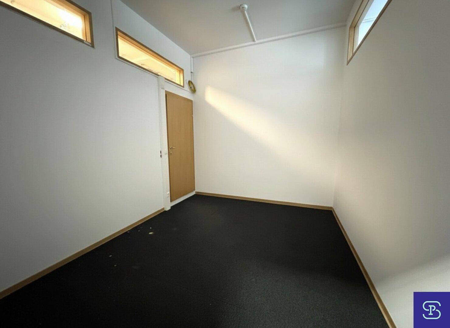 Preiswerte 68m² Büroeinheit mit Hauszentralheizung Nähe Rautenweg - 1220 Wien - Više