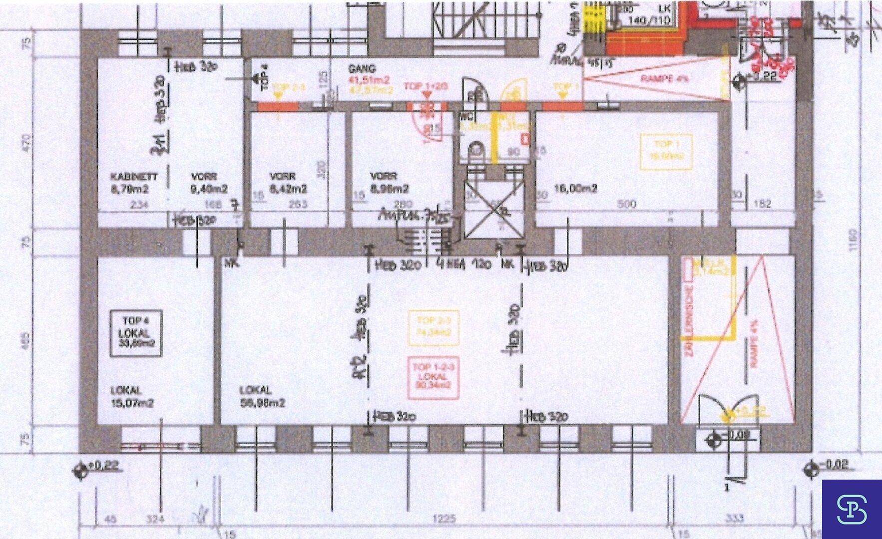 Grundriss des Erdgeschosses mit verschiedenen Räumen und Flächenangaben.