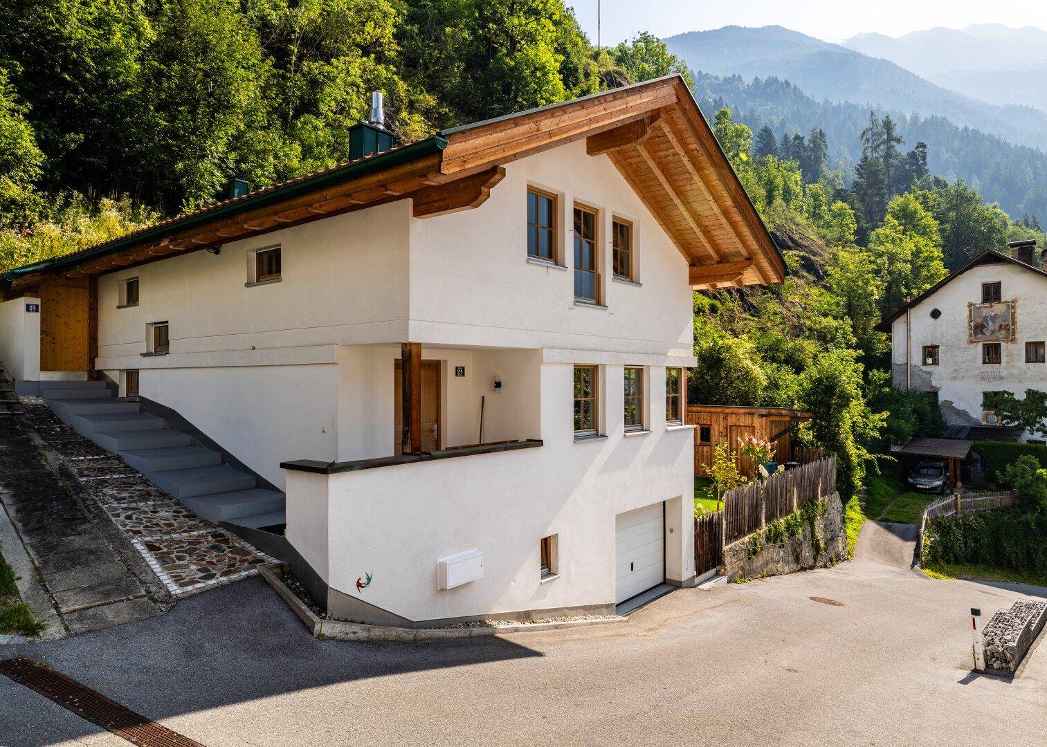 Großzügiges Mehrfamilienhaus in Oetz zu verkaufen - Ansicht 2