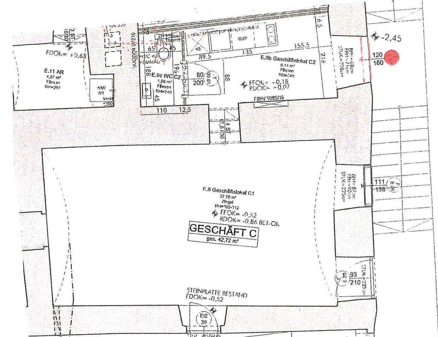Grundriss eines Geschäftslokals mit offener Fläche, kleiner Küche und separater Toilette, inklusive Rampe.