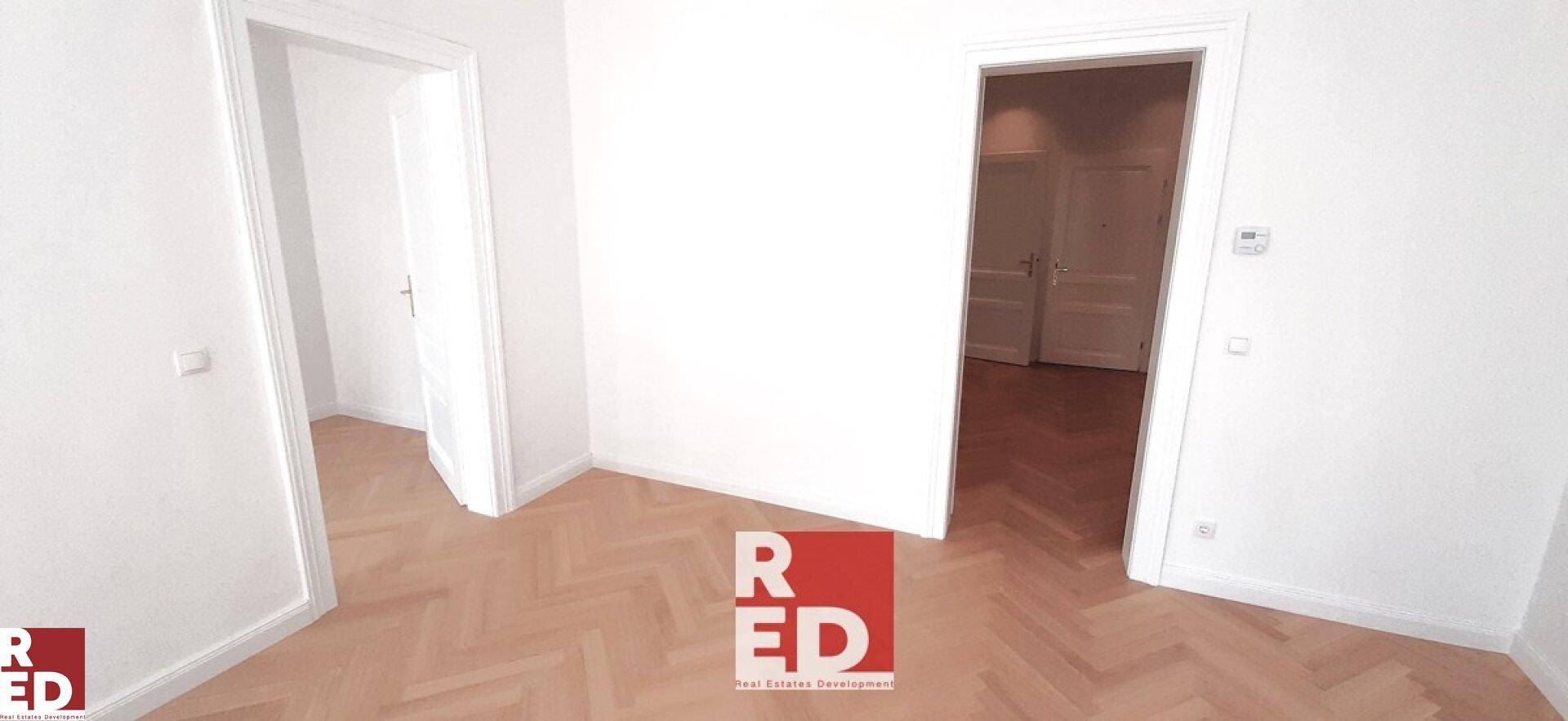 Durchgang zum Vorraum und Zimmer