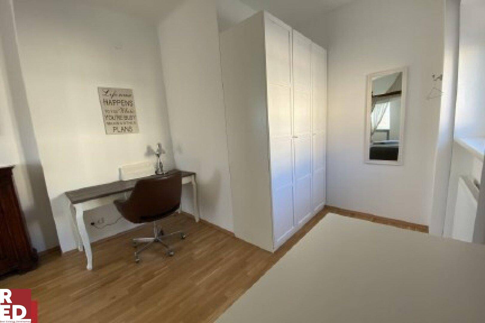 Ecke mit Schreibtisch