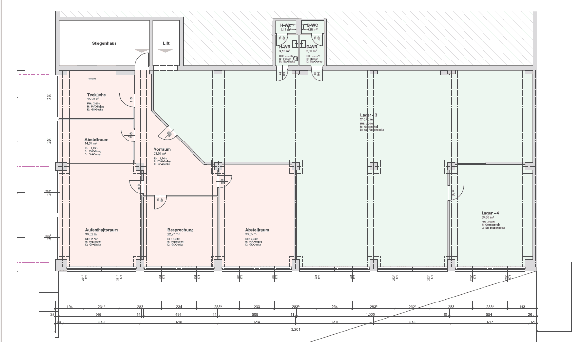 Grundrissplan mit verschiedenen Räumen wie Lager, Büro und Sanitäranlagen, inklusive Lift.