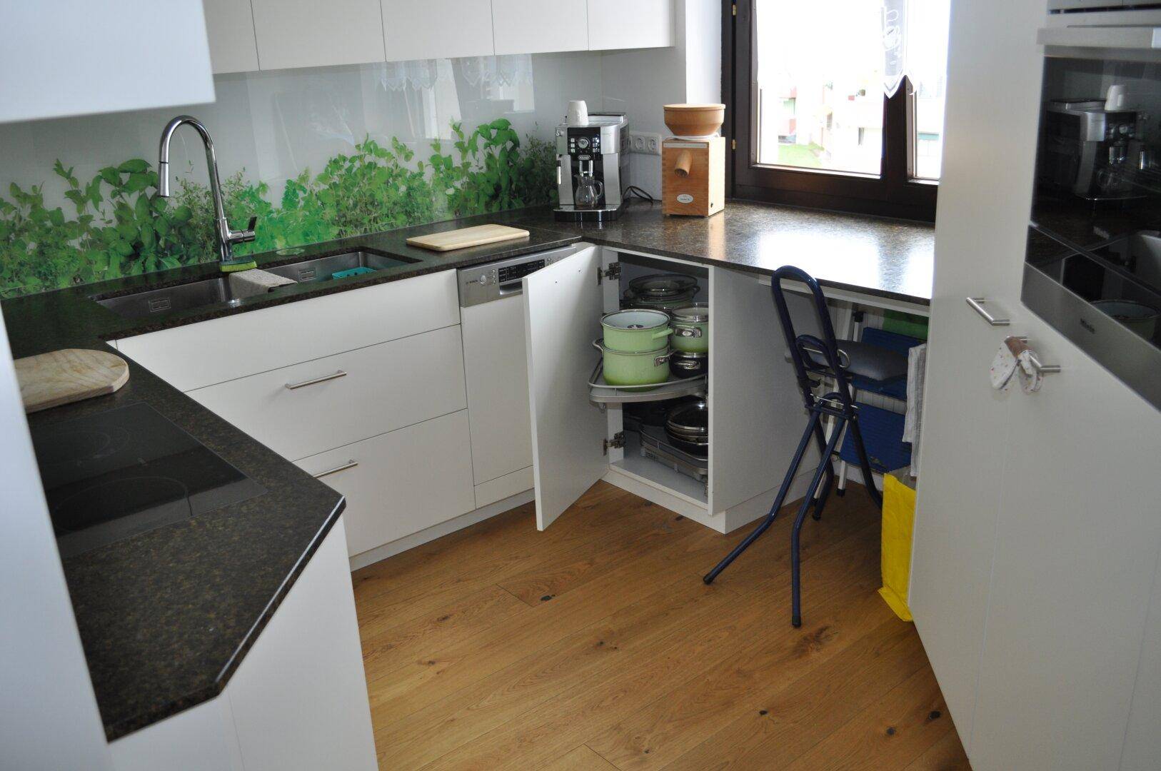 TOP SANIERTE 4 ZIMMERWOHNUNG MIT TIEFGARAGE IN BESTLAGE! - Ansicht 2