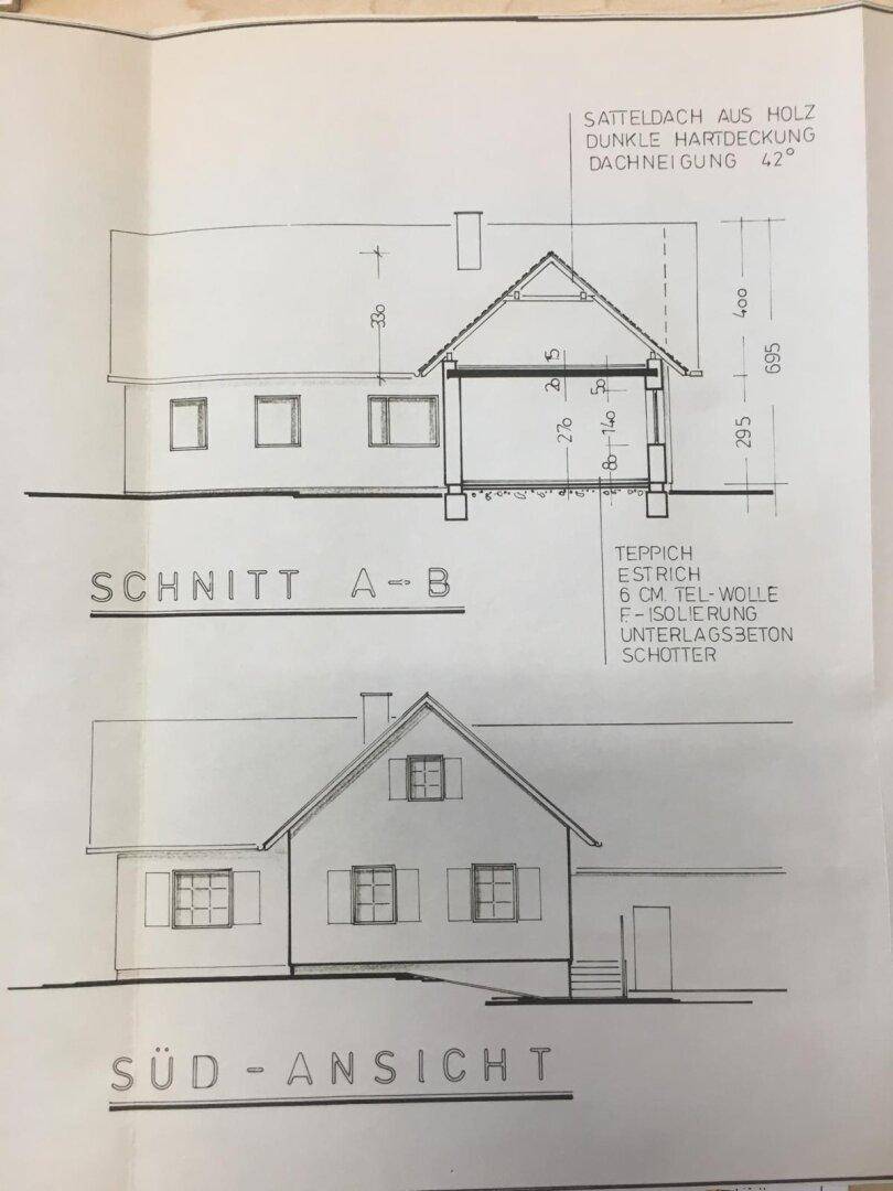 Architektonische Zeichnung mit Schnittansicht und Südansicht des Gebäudes.