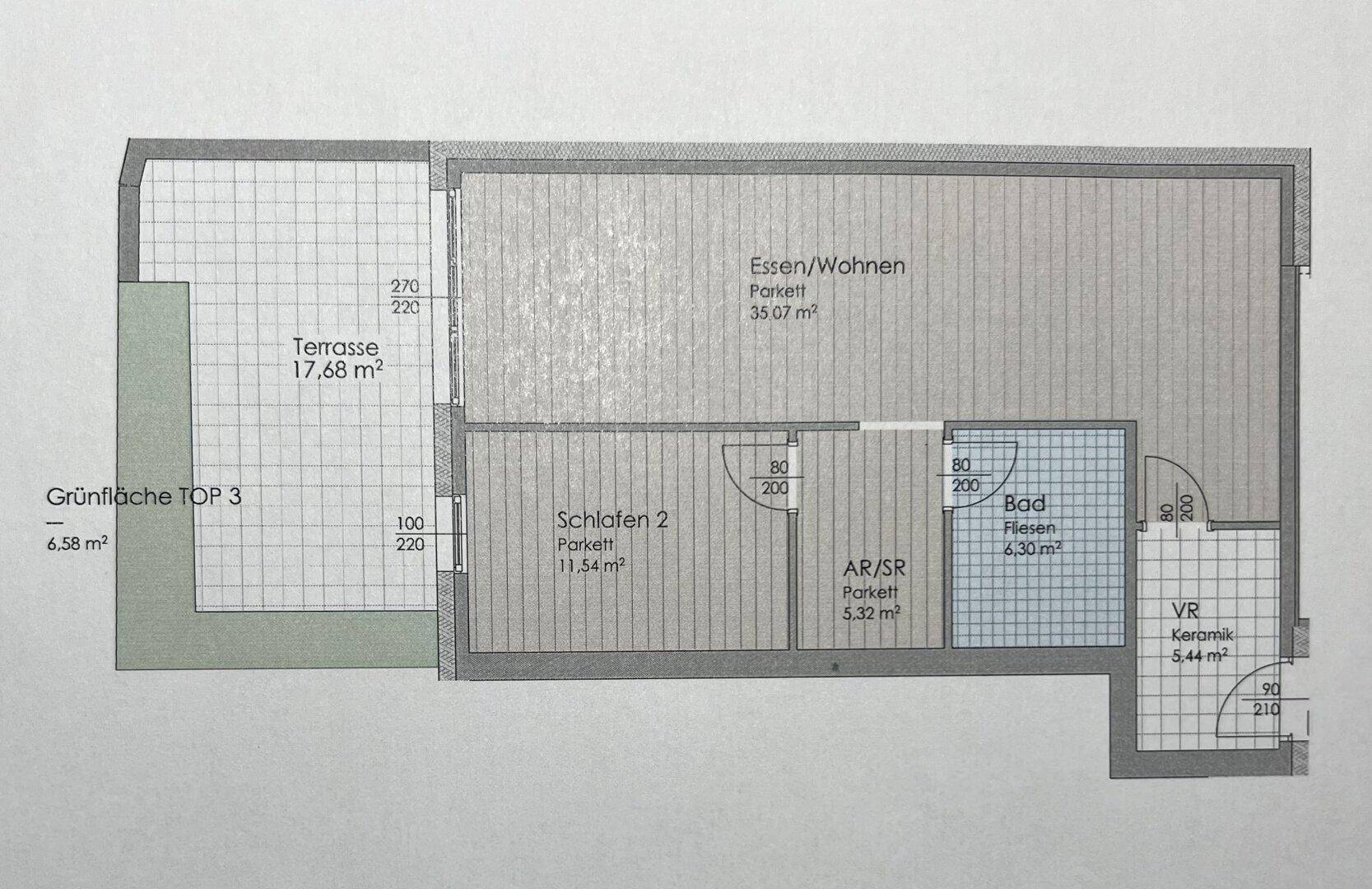 Grundriss einer Wohnung mit Terrasse, Schlafzimmer und offenem Wohn-Essbereich.