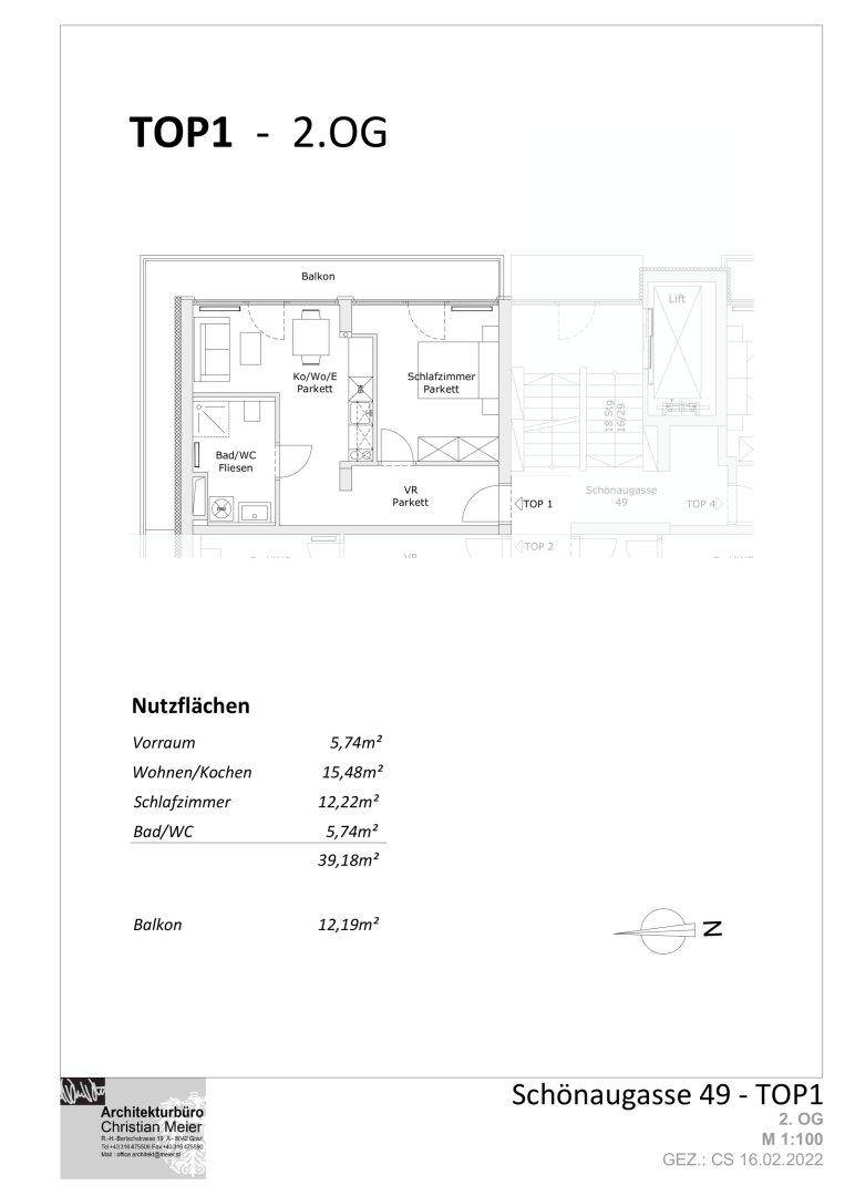 Grundriss der Wohnung TOP1 im 2. Obergeschoss mit Balkon und offenem Wohnbereich.
