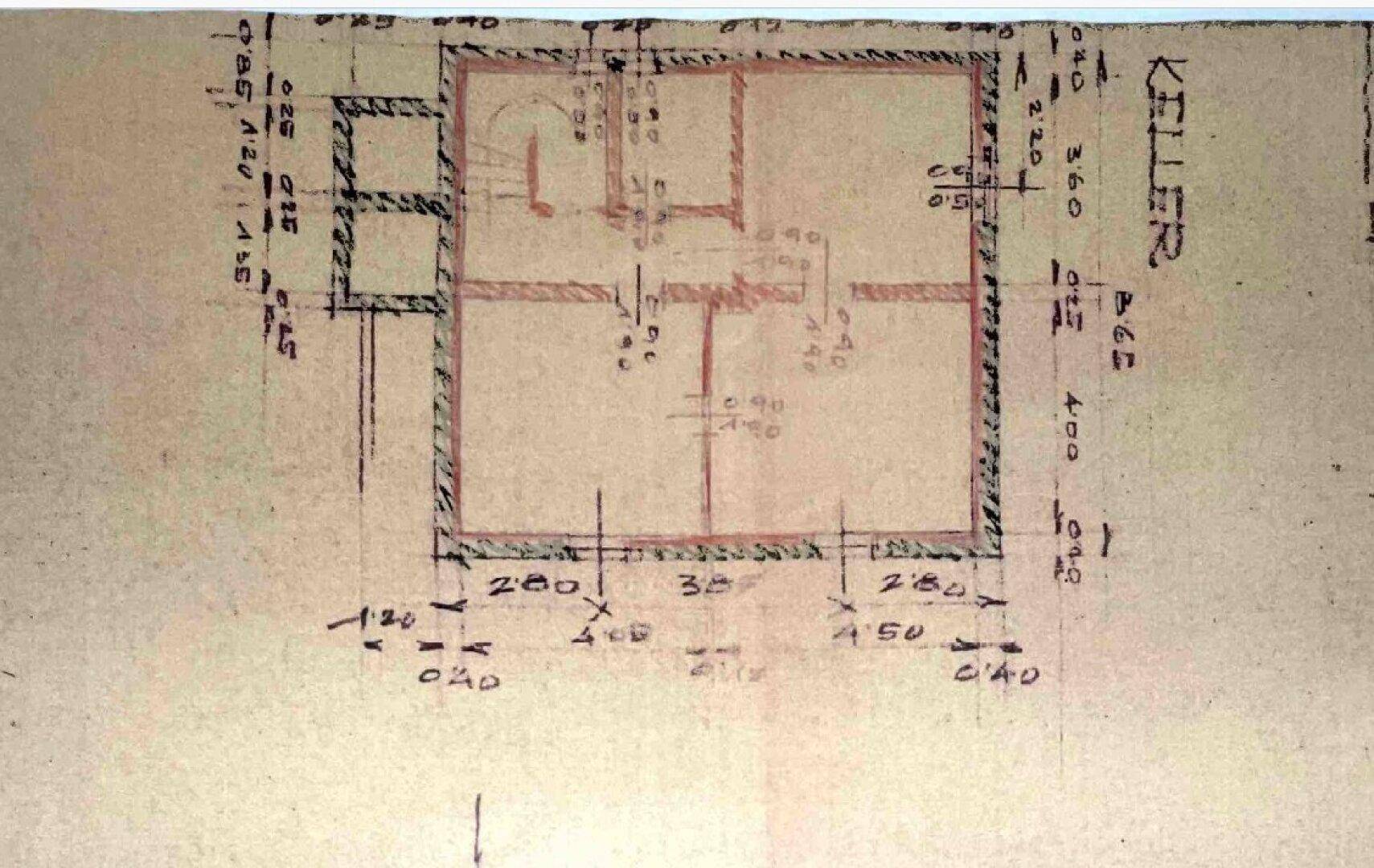 Handgezeichneter Grundriss des Kellers mit Lagerbereichen.
