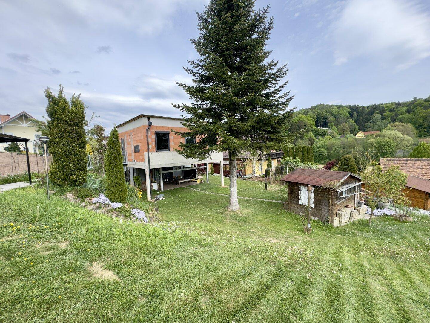 Geräumiges Wohnhaus mit Wohlfühlfaktor ...! Moderner Zubau und herrlicher Garten ...! – pohled 2