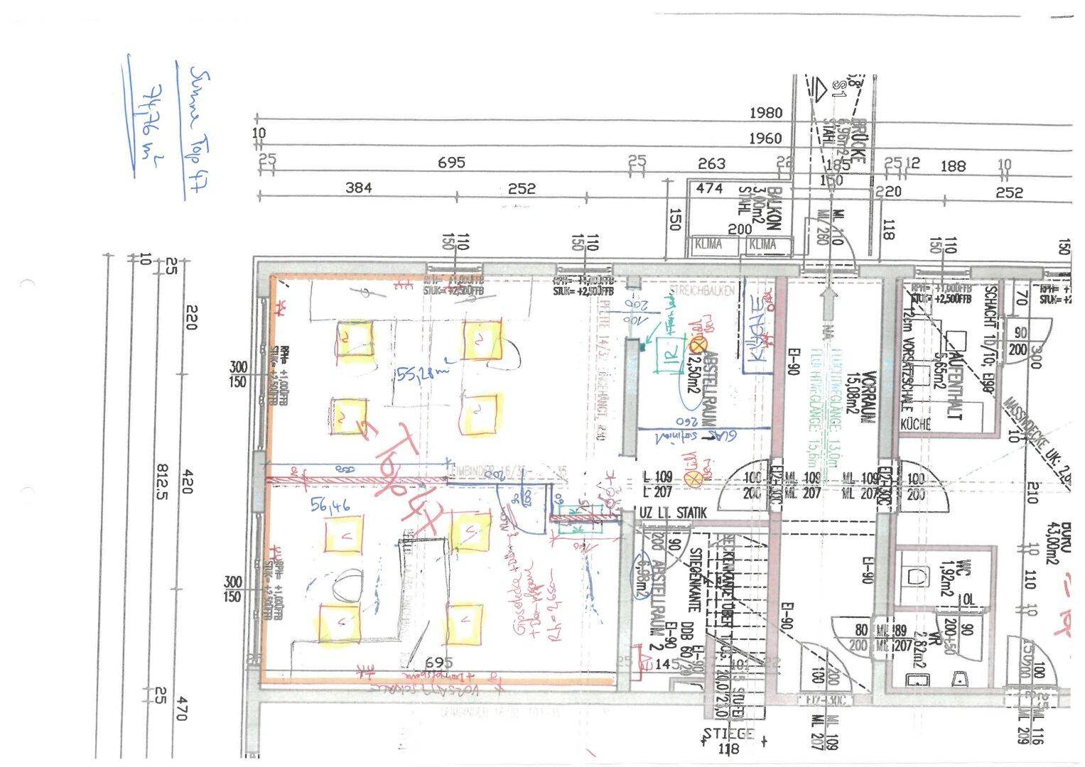 Detaillierter Grundriss einer Etage mit handschriftlichen Notizen und Flächenangaben für verschiedene Räume.
