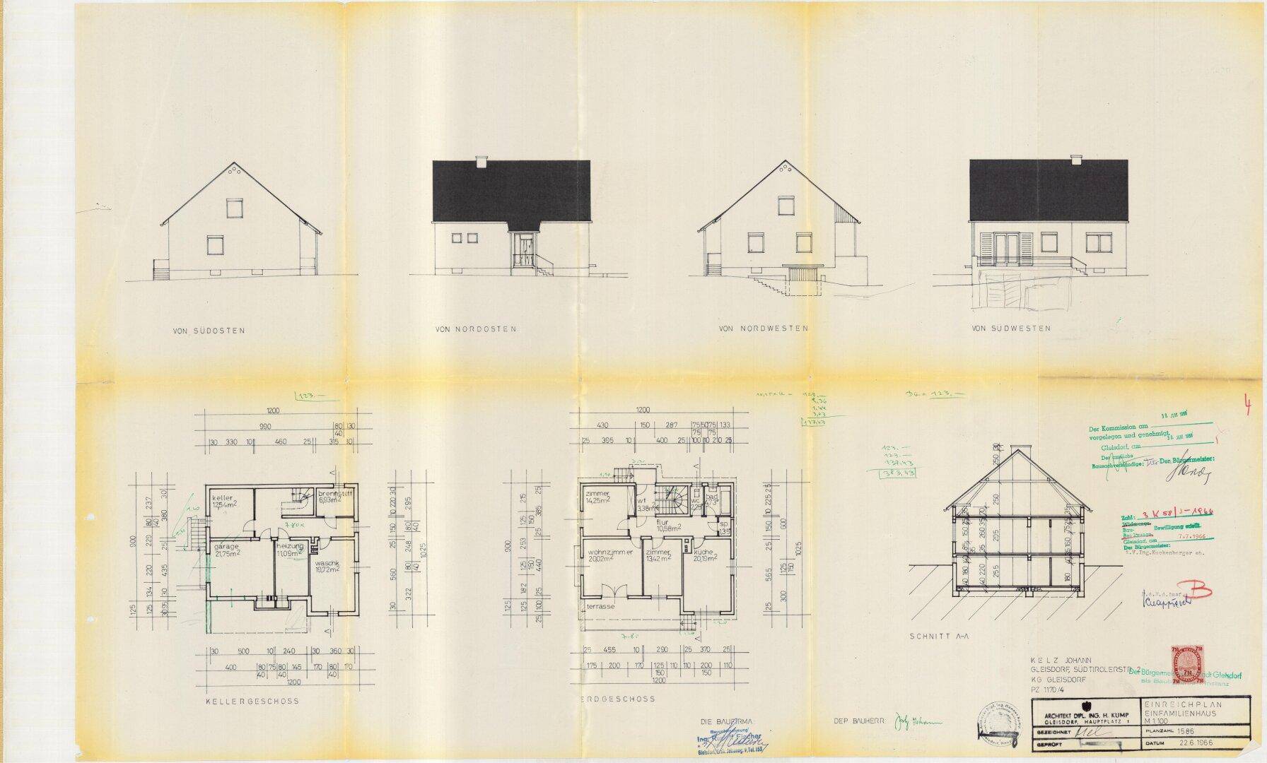 Historischer Bauplan mit verschiedenen Ansichten und Grundrissen des Gebäudes.
