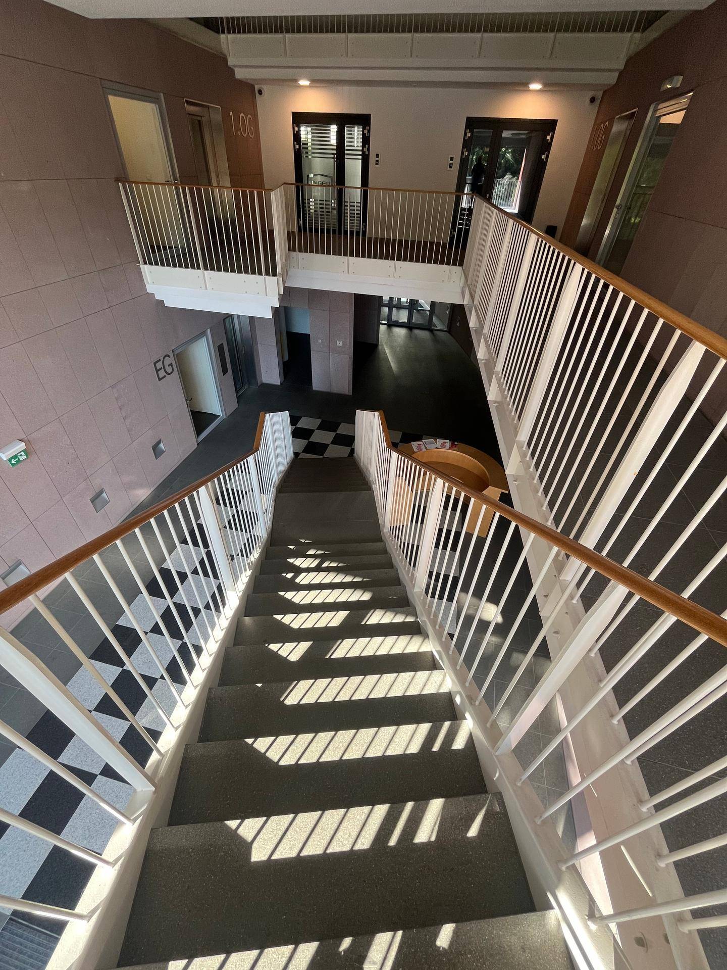 Privat Verkauf Argentinierstrasse/ Karlsplatz! Renovierte 107qm sonnige ruhige barrierefreie Eigentumswohnung mit 8200qm privatem Park und Garage - Ansicht 6