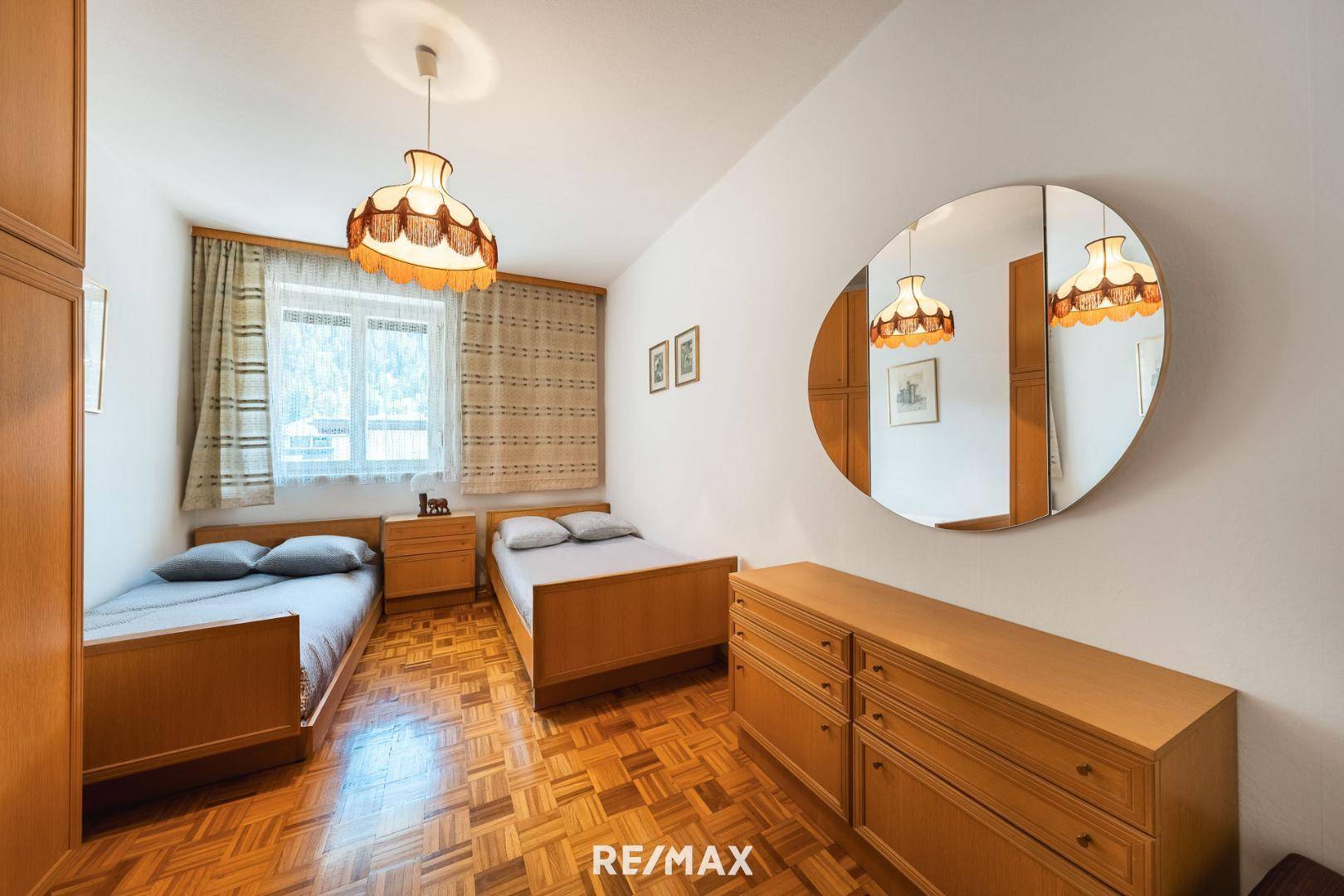 Schlafzimmer 1