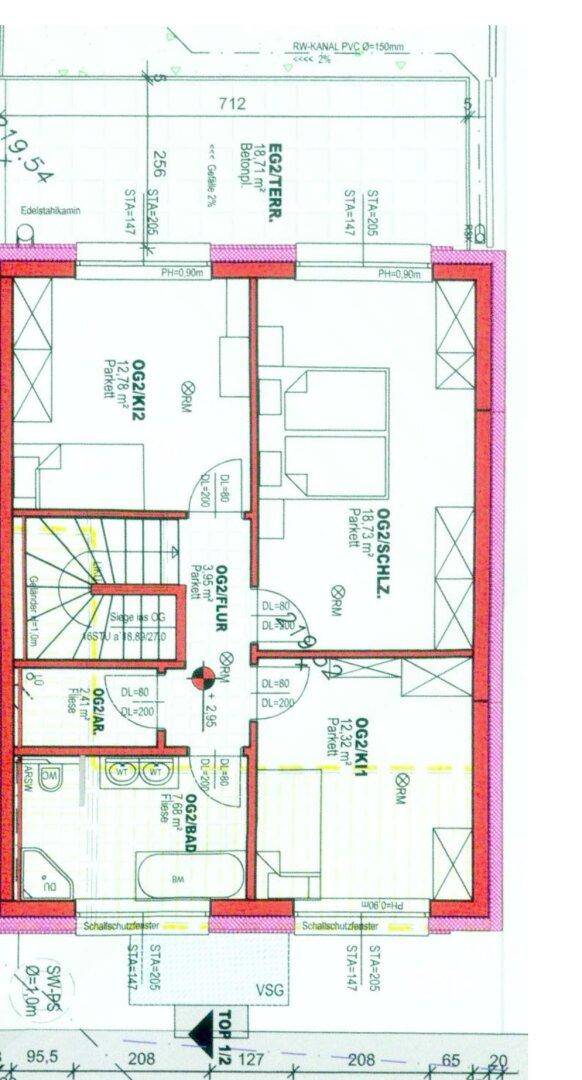 Grundriss des Obergeschosses mit mehreren Schlafzimmern und einem Badezimmer.