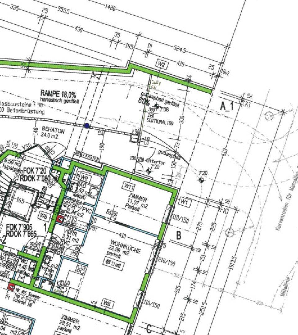 Detaillierter Grundriss mit Raumaufteilung, Maßen und Hinweisen zu Bodenbelägen.
