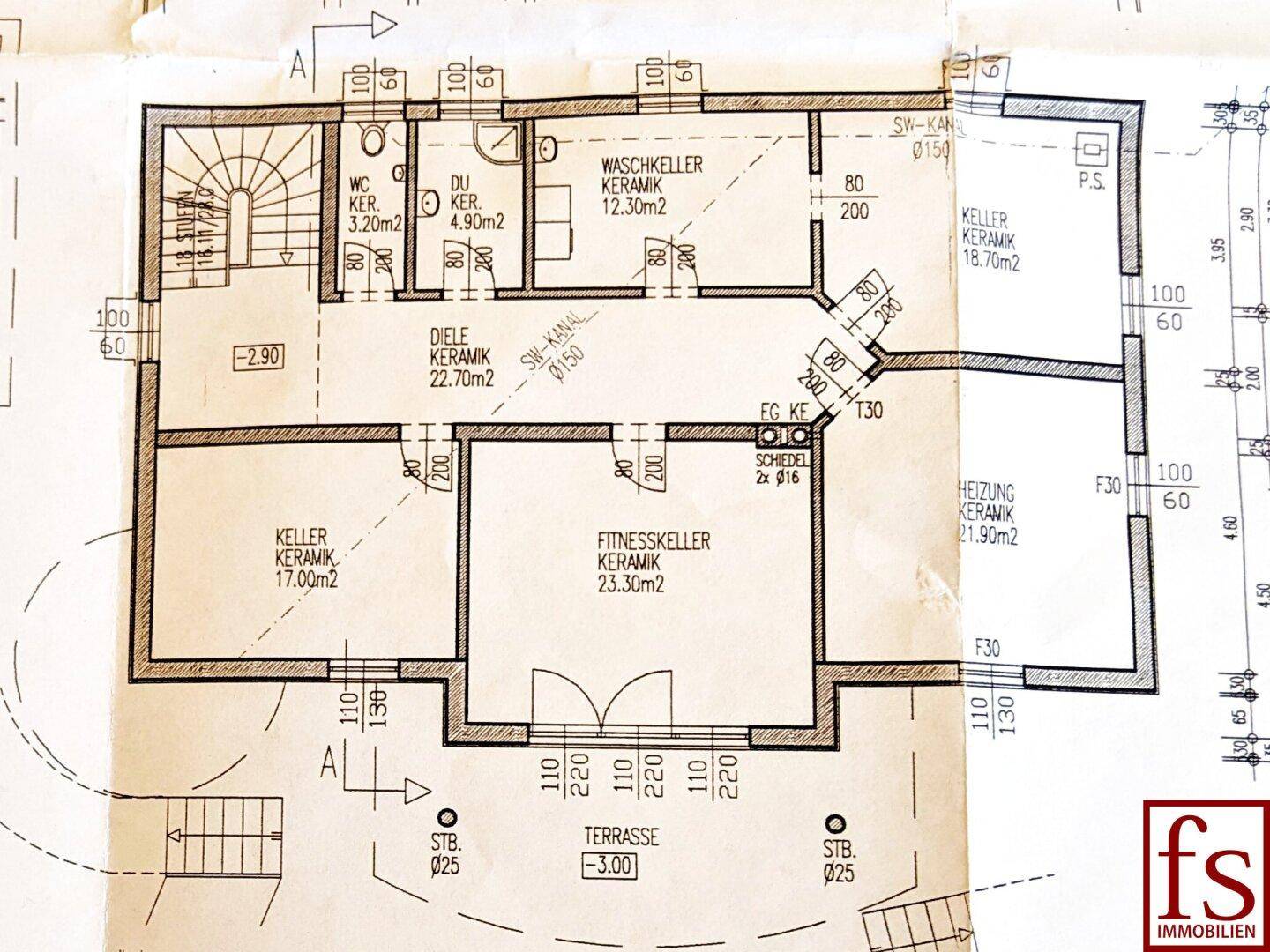 Grundriss des Kellergeschosses mit Waschküche, Fitnesskeller, Heizraum und weiterer Terrasse.
