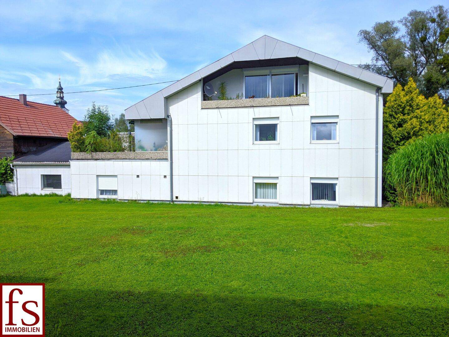 GROSSES WOHN- / GESCHÄFTSHAUS mit angebauter Halle - Ansicht 2