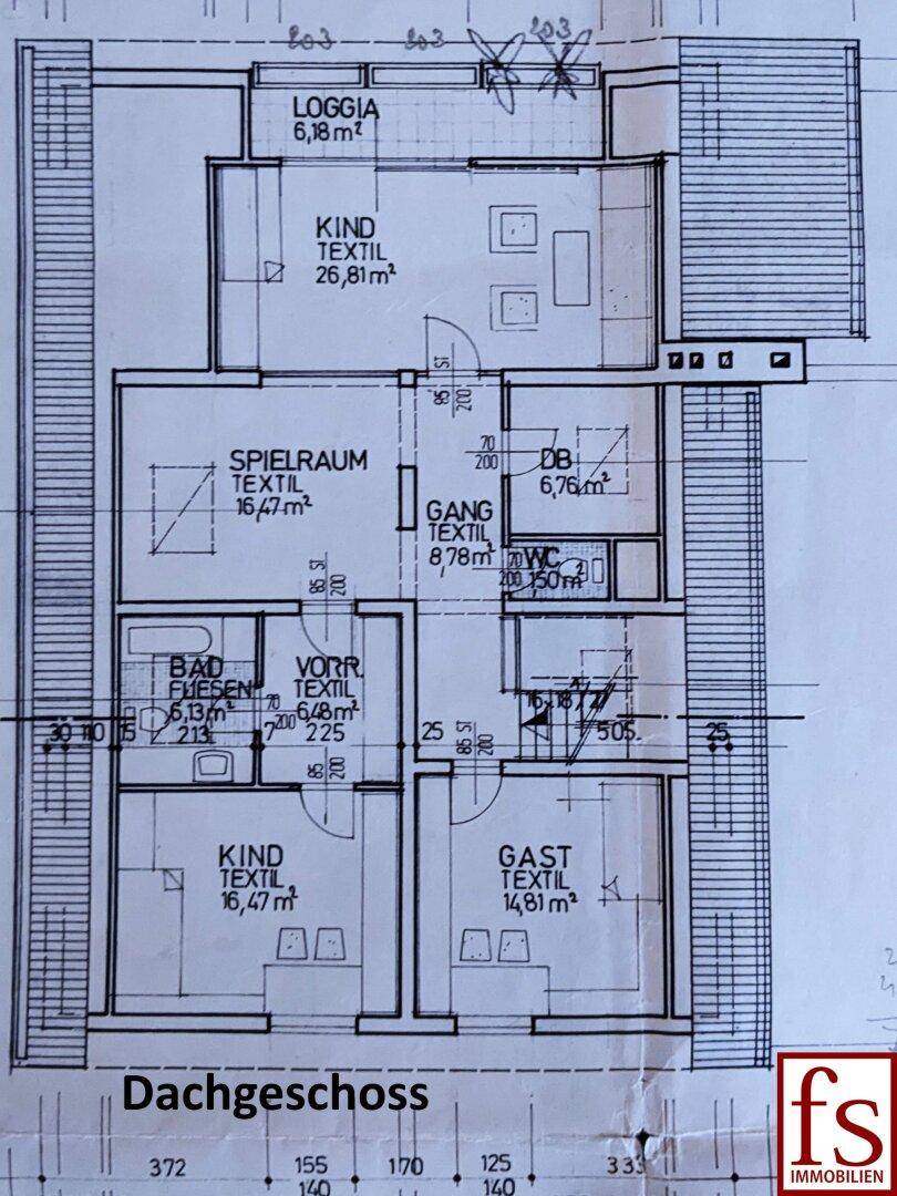 Grundriss des Dachgeschosses mit Kinderzimmern, Spielraum und Loggia.