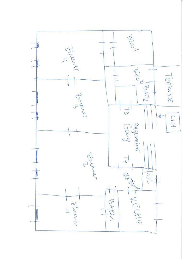 Handgezeichneter Grundriss einer Wohnung mit mehreren Zimmern, zwei Bädern, Küche, Terrasse und Lift.