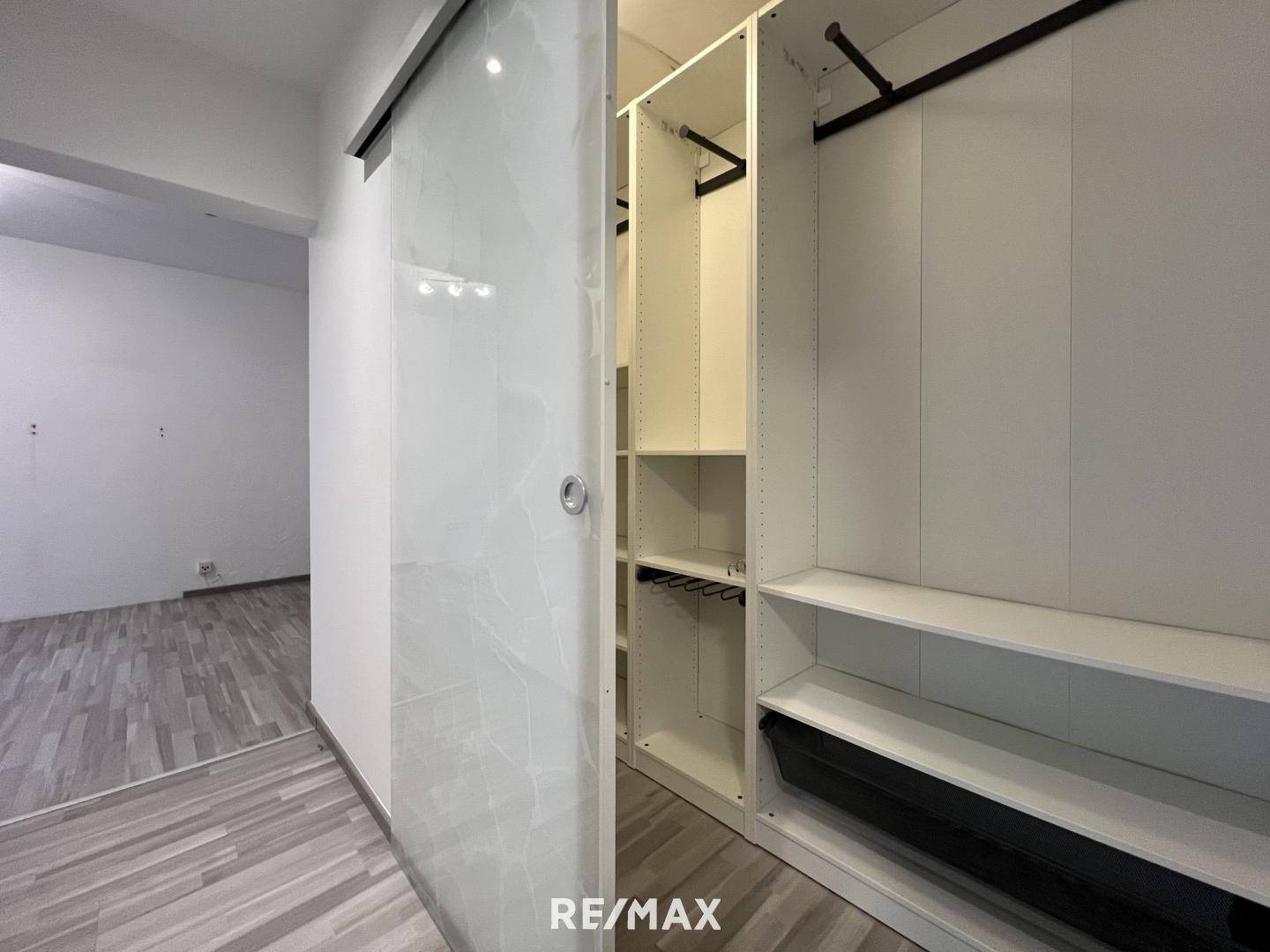 Begehbarer Kleiderschrank