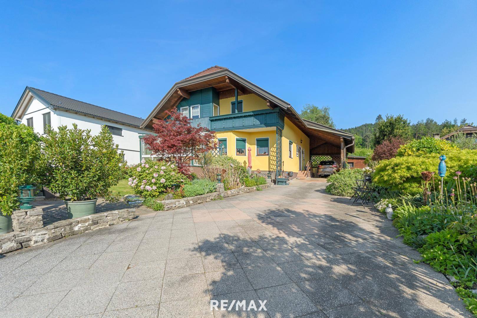 Haus mit Einfahrt