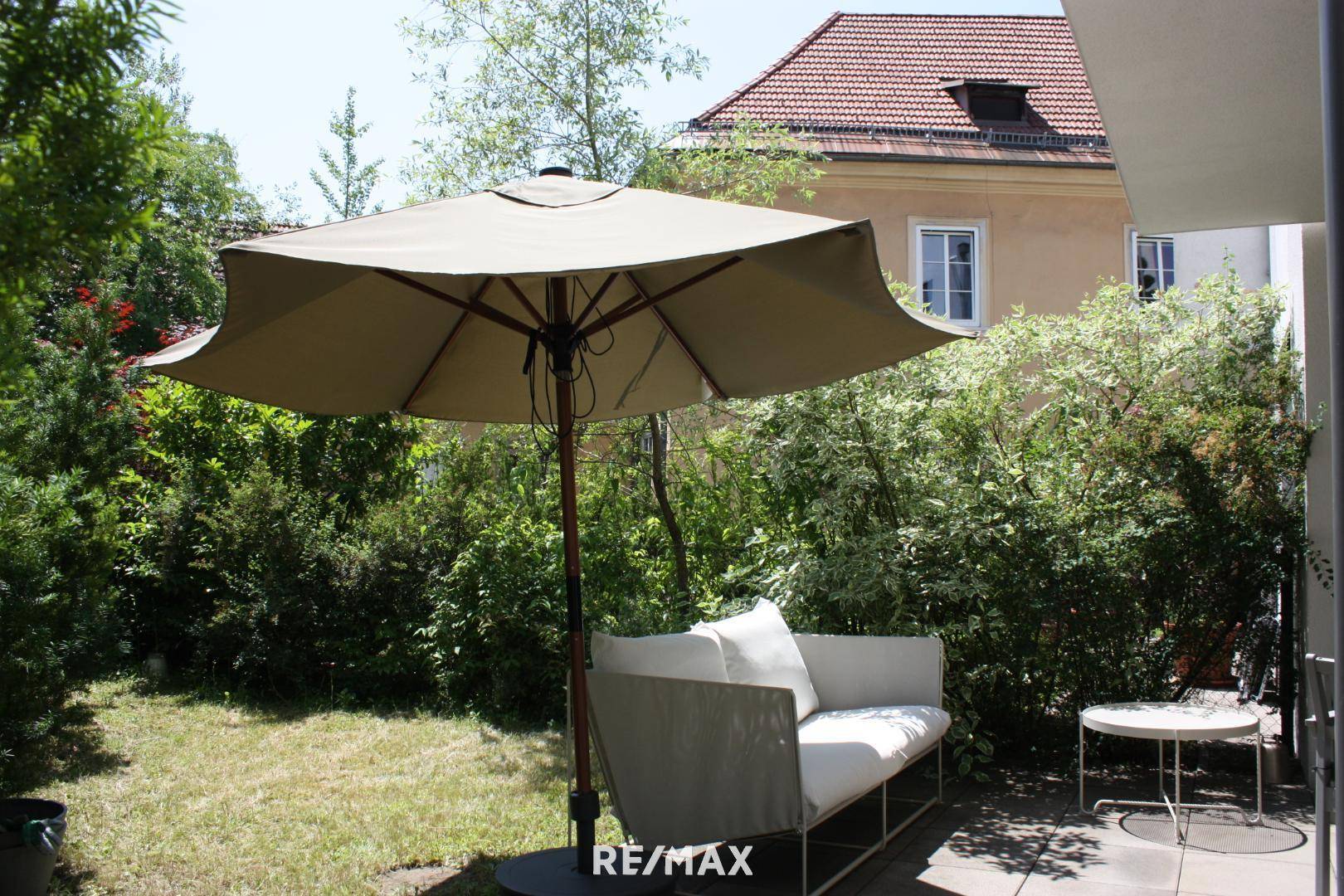 Terrasse mit Garten