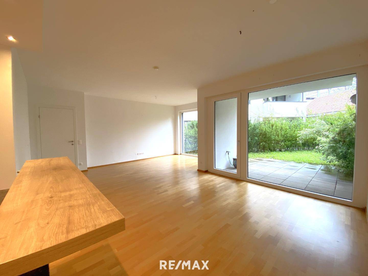 Wohnbereich mit Ausgang Terrasse