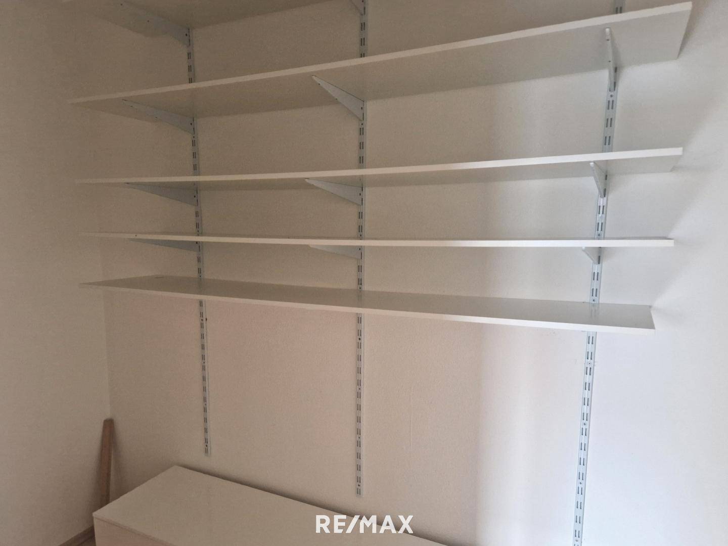 Begehbarer Kleiderschrank