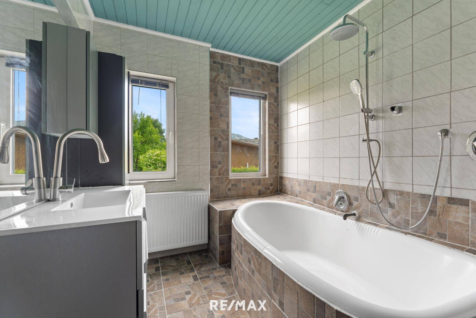 Badezimmer EG