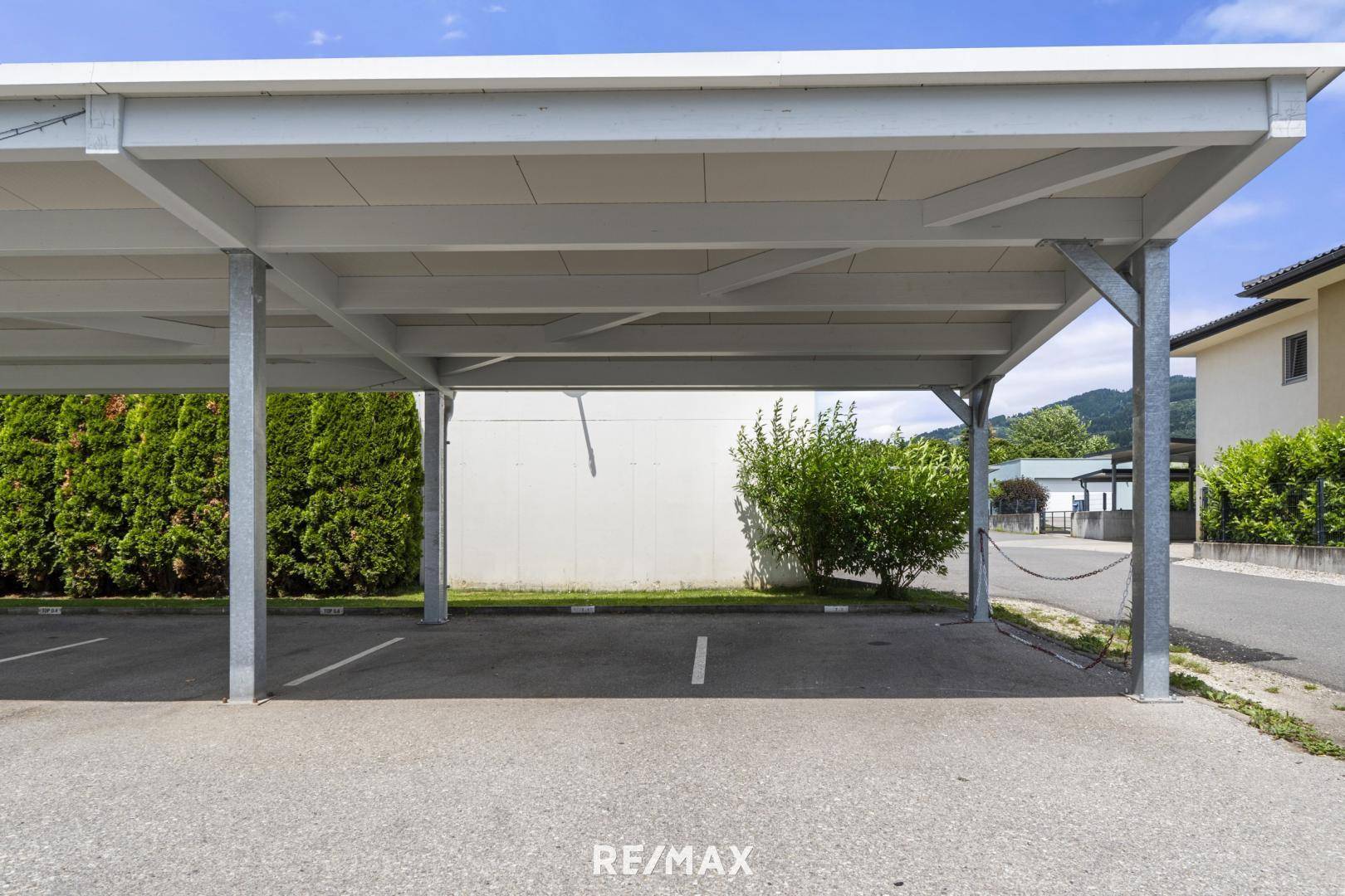 Carport-Parkplätze
