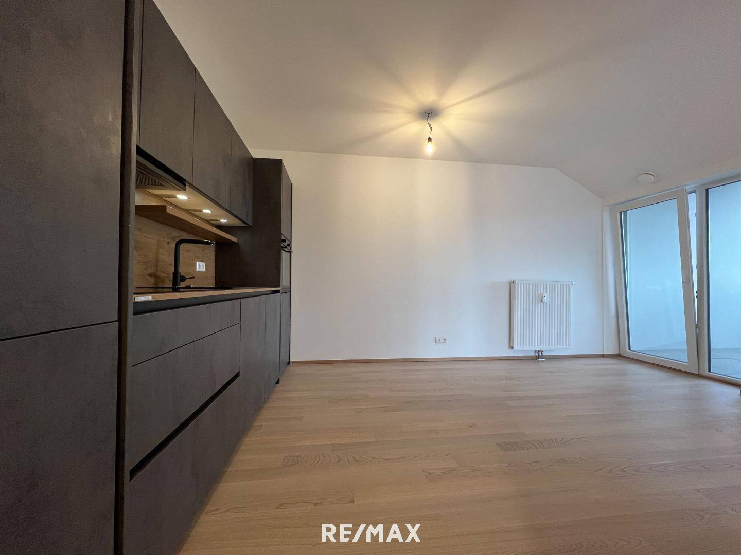 Küche samt Ausgang Terrasse