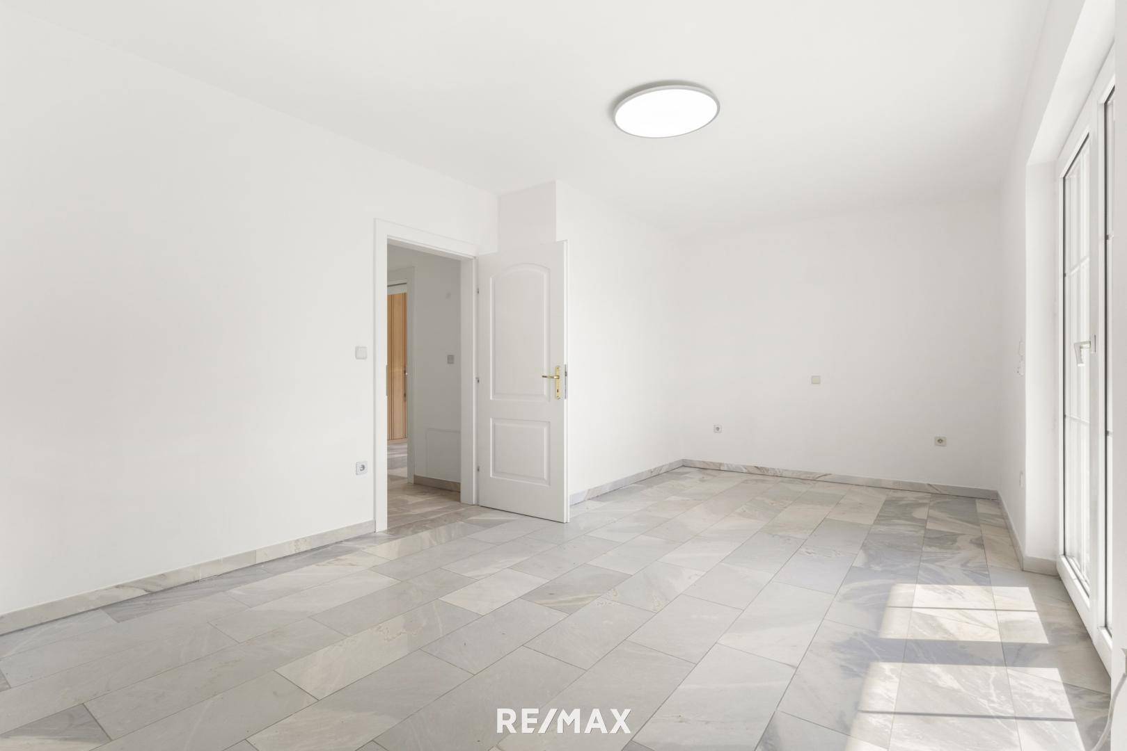 Zimmer mit Zugang Balkon