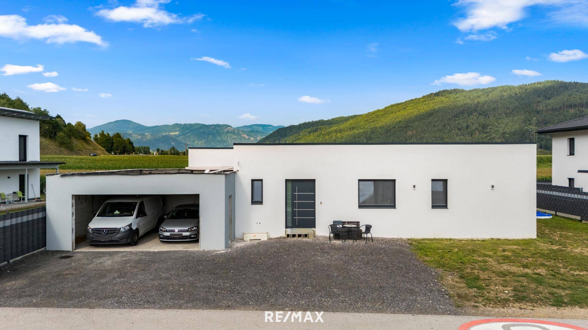 Haus samt Garage