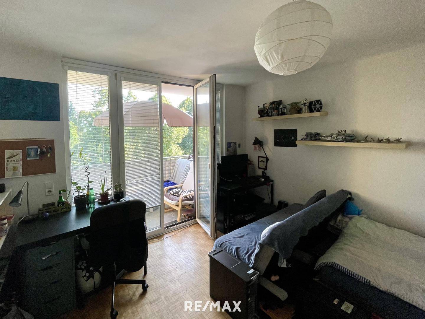 Zimmer 2 samt Zugang Balkon