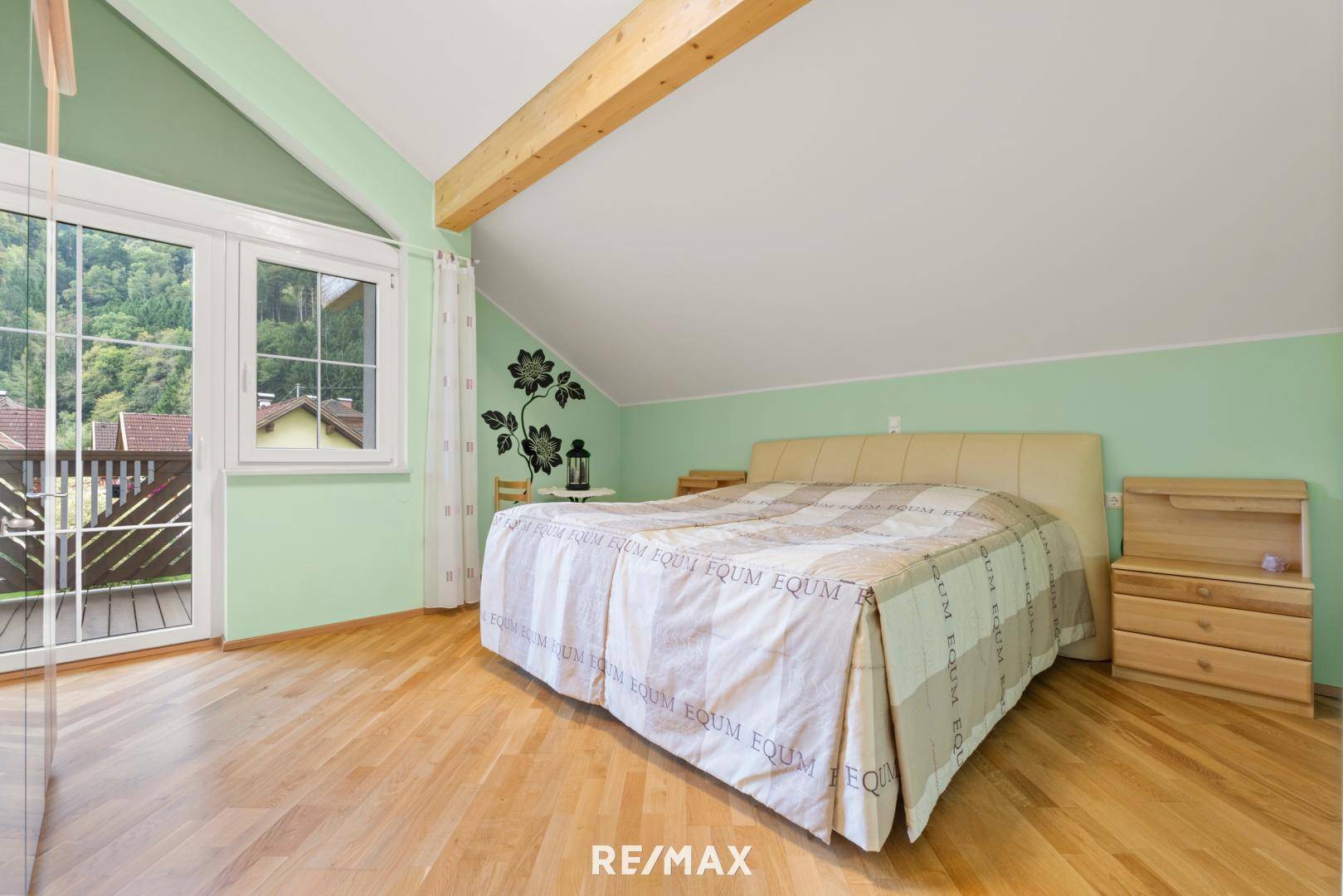 Zimmer samt Zugang Balkon OG